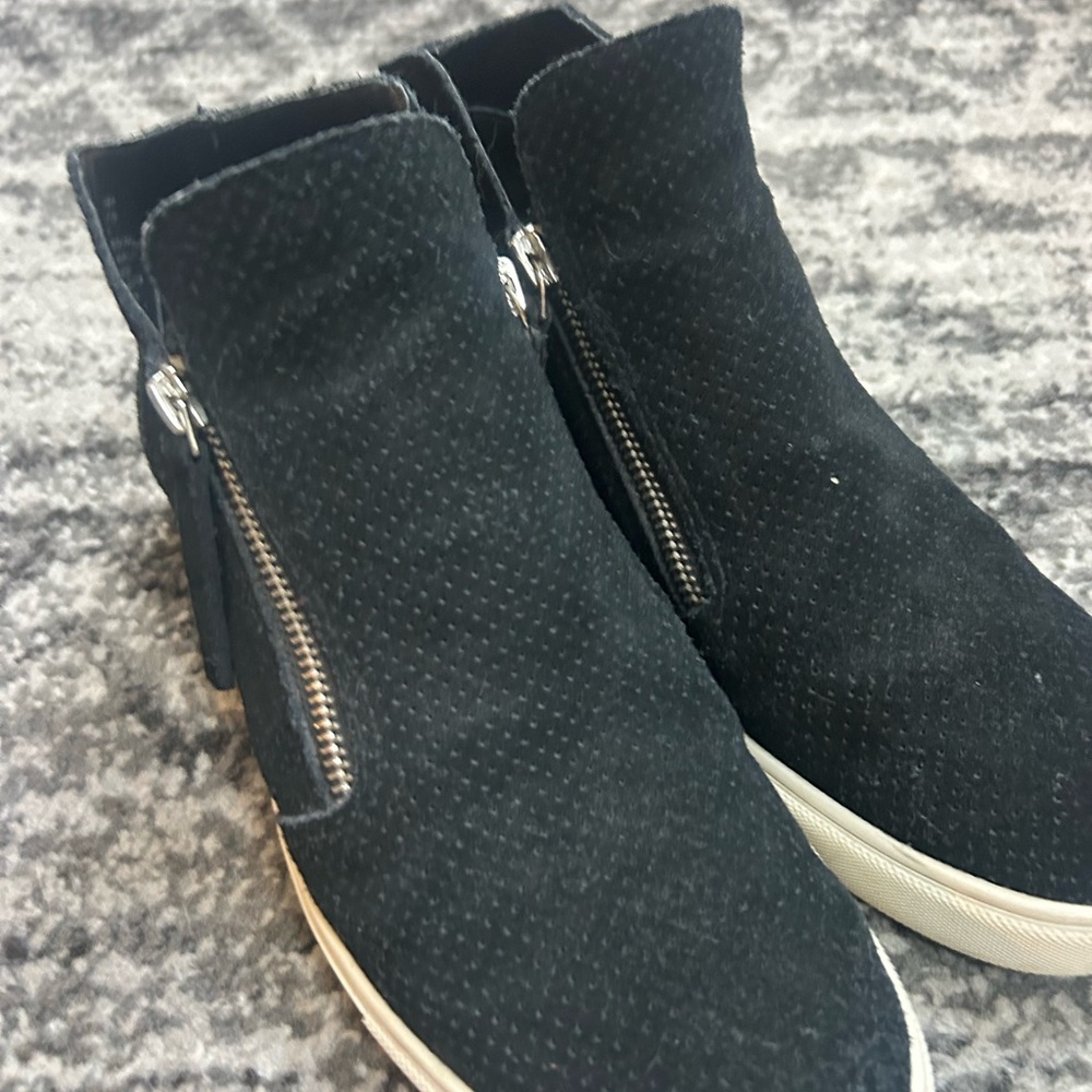 Steve Madden Black Textured Platform Sneakers with Zipper